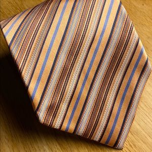 100% Silk tie designed in Italy